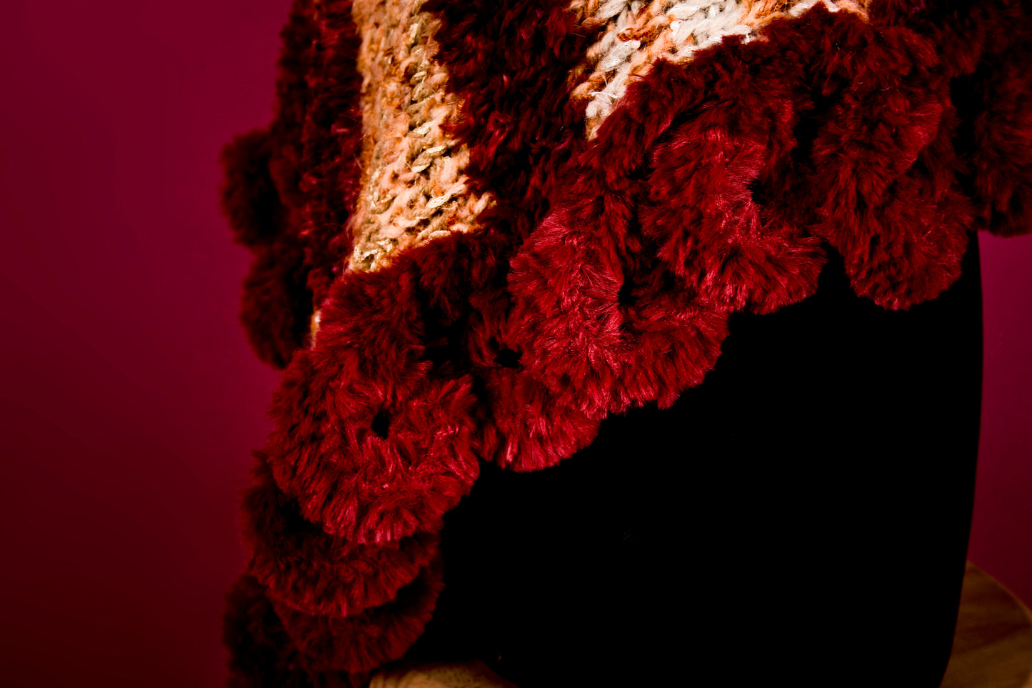 Coprispalle a mezzo poncho in pelliccia ecologica e lana merinos